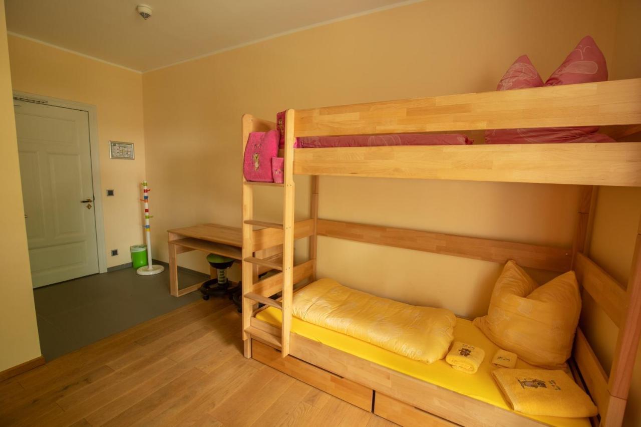 Familienhotel Schloss Leizen Bioverpflegung Bagian luar foto